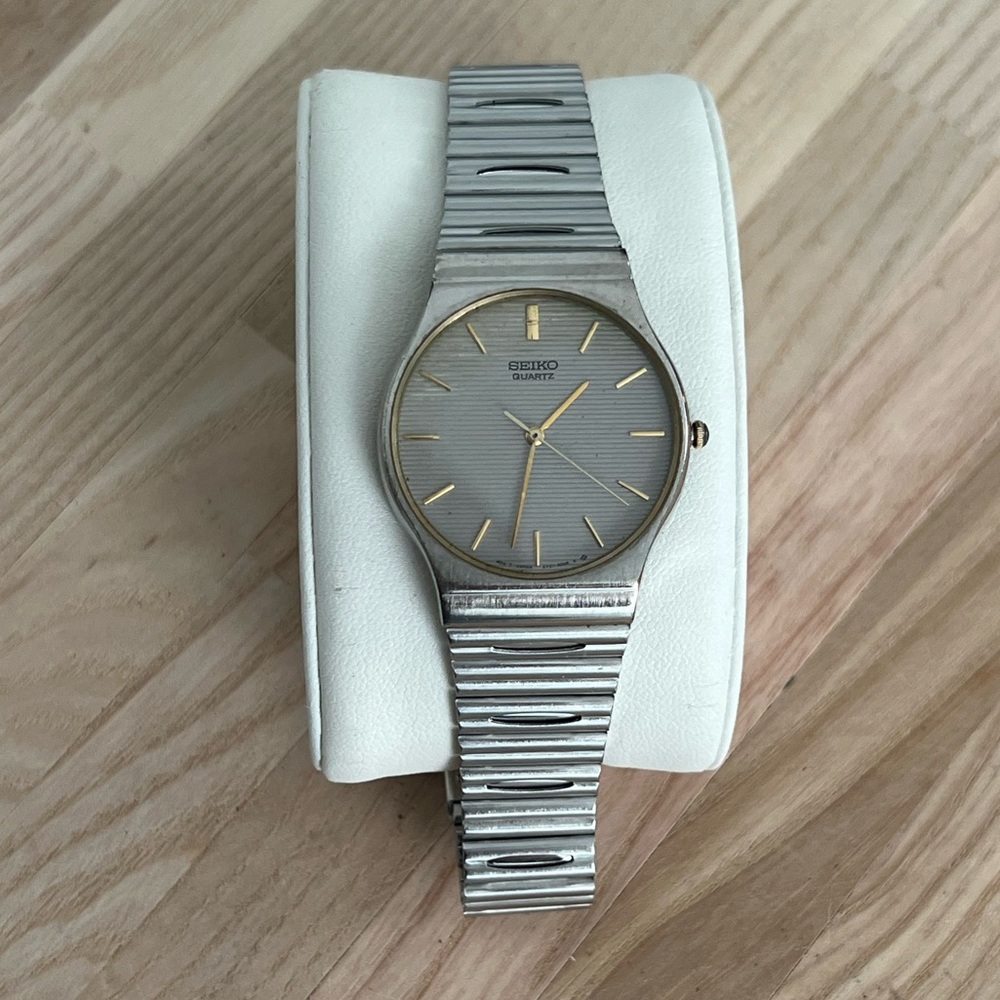 Seiko Men’s Watch Vintage Stainless Adjustable Bracelet Gray and Gold Tone Dial - Picture 4 of 14